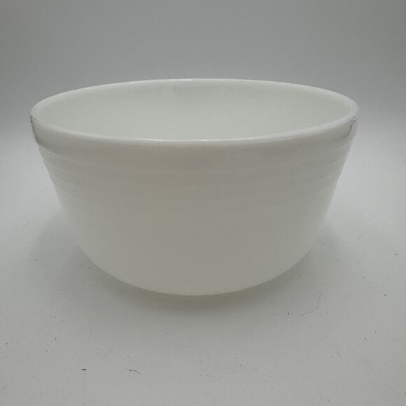 Vintage White Milk Glass Ribbed White Mixing Bowl 8.5" Hamilton Beach - Picture 1 of 6